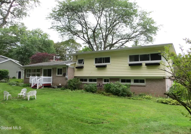Photo 4 of Single family home for sale at 7 Paul Holly Dr, Albany, NY 12211 | MLS# 202625263 | Listing updated on 2026-09-16