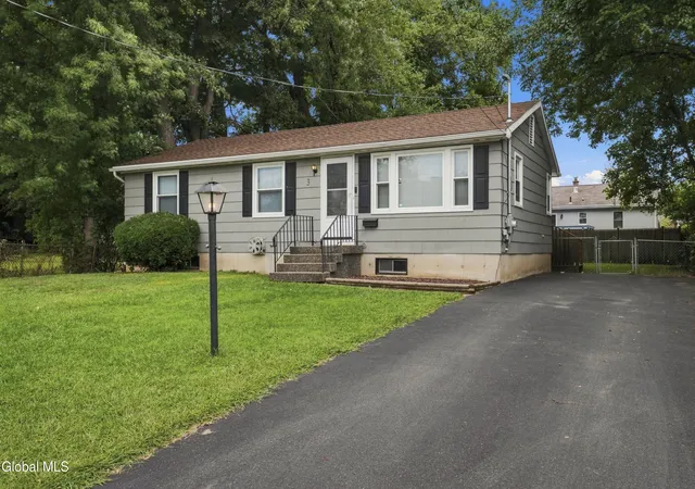 Photo 3 of Sale Pending at 3 Newton St, Colonie, NY 12205 | MLS# 202625386 | Listing updated on 2026-09-14