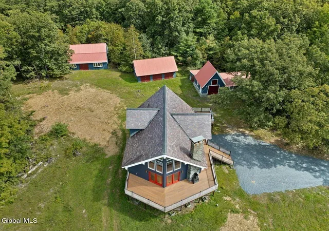Photo 3 of Single family home for sale at 200 Wicked Holw Way, Hampton, NY 12837 | MLS# 202625242 | Listing updated on 2026-09-02