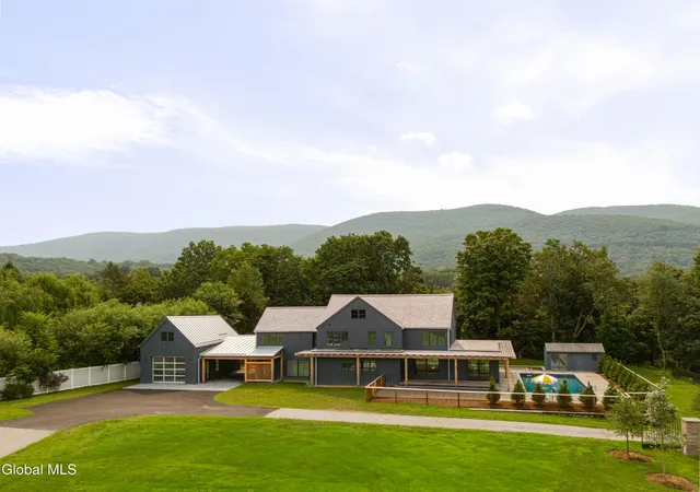 Photo 1 of Single family home for sale at 20 Dallis Pl, Beacon, NY 12508 | MLS# 202625279 | Listing updated on 2026-10-07