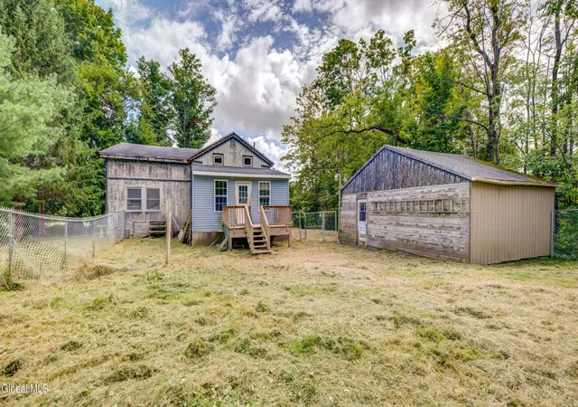 Photo 3 of Single family home for sale at 2388 New York 30a, Fonda, NY 12068 | MLS# 202625951 | Listing updated on 2026-10-02