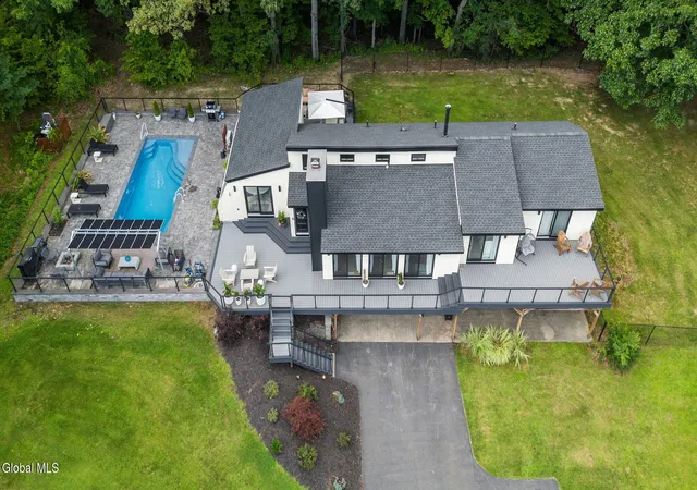 Photo 3 of Single family home for sale at 109 Wilrose Ln, Troy, NY 12180 | MLS# 202625257 | Listing updated on 2026-09-15