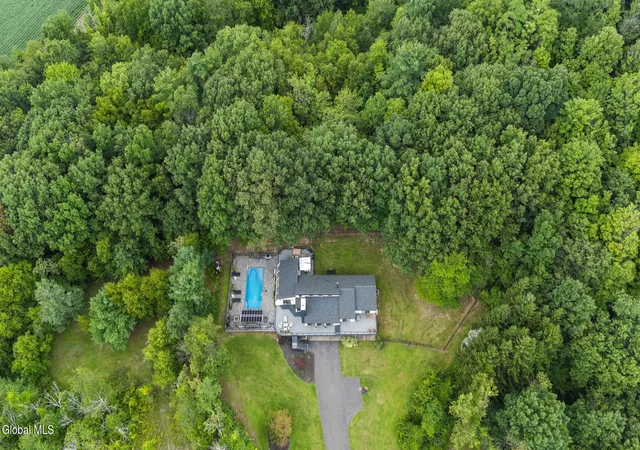 Photo 3 of Single family home for sale at 109 Wilrose Ln, Troy, NY 12180 | MLS# 202625257 | Listing updated on 2026-09-15