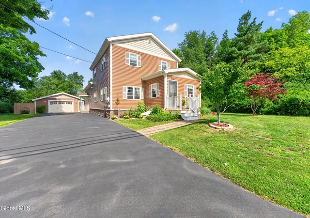 Photo 4 of Single family home for sale at 160 Hidley Rd, North Greenbush, NY 12198 | MLS# 202625174 | Listing updated on 2026-09-19