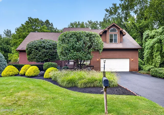 Photo 1 of Sale Pending at 21 Carriage Hl Dr, Latham, NY 12110 | MLS# 202625290 | Listing updated on 2026-09-17