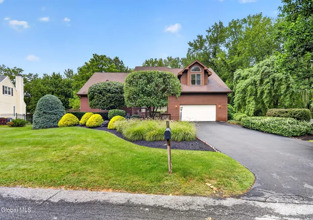 Photo 2 of Sale Pending at 21 Carriage Hl Dr, Latham, NY 12110 | MLS# 202625290 | Listing updated on 2026-09-17