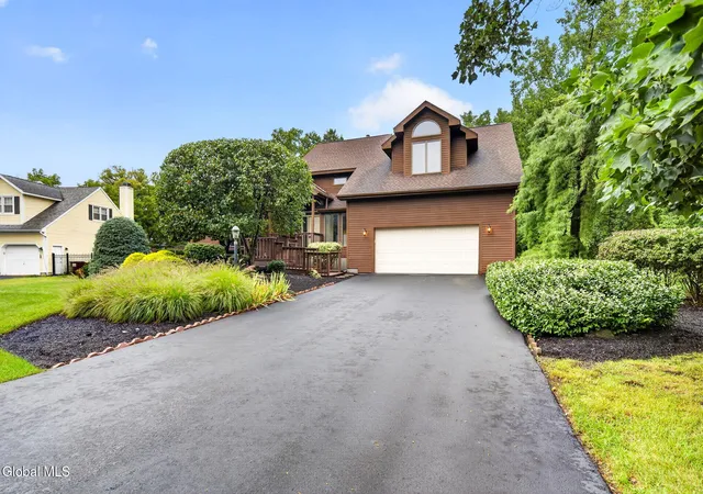 Photo 3 of Sale Pending at 21 Carriage Hl Dr, Latham, NY 12110 | MLS# 202625290 | Listing updated on 2026-09-17