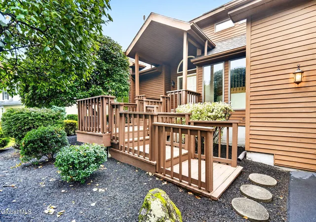 Photo 3 of Sale Pending at 21 Carriage Hl Dr, Latham, NY 12110 | MLS# 202625290 | Listing updated on 2026-09-17