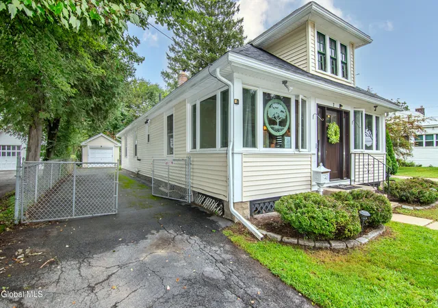 Photo 4 of Sale Pending at 2 Ritchie Pl, Saratoga Springs, NY 12866 | MLS# 202625529 | Listing updated on 2026-09-14