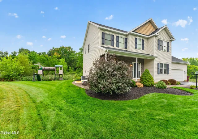 Photo 3 of Single family home for sale at 11 Oreshan Ct, Cohoes, NY 12047 | MLS# 202625369 | Listing updated on 2026-09-13