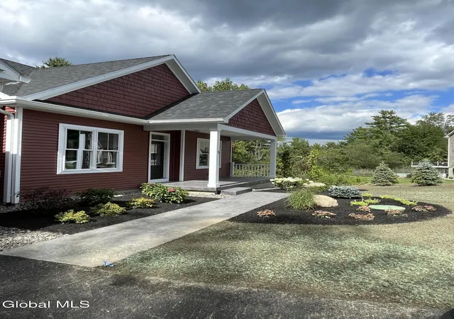 Photo 4 of Single family home for sale at 5 Kerr Dr, Gansevoort, NY 12831 | MLS# 202625706 | Listing updated on 2026-09-10