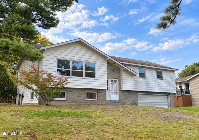 Photo 2 of Sale Pending at 39 Zelenke Dr, Wynantskill, NY 12198 | MLS# 202626732 | Listing updated on 2026-09-24