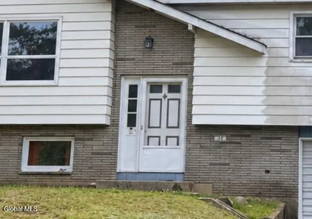 Photo 3 of Sale Pending at 39 Zelenke Dr, Wynantskill, NY 12198 | MLS# 202626732 | Listing updated on 2026-09-24