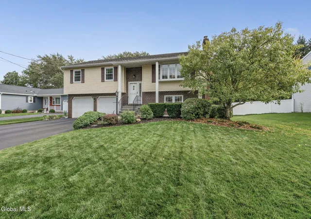 Photo 2 of Sale Pending at 15 Willoughby Dr, Albany, NY 12205 | MLS# 202625902 | Listing updated on 2026-09-16