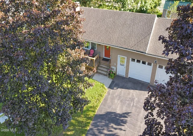 Photo 3 of Single family home for sale at 30 Abeling St, Canajoharie, NY 13317 | MLS# 202625311 | Listing updated on 2026-10-06