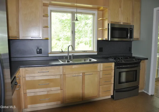 Photo 4 of Single family home for sale at 39 Wellington, Delmar, NY 12054 | MLS# 202625784 | Listing updated on 2026-09-15