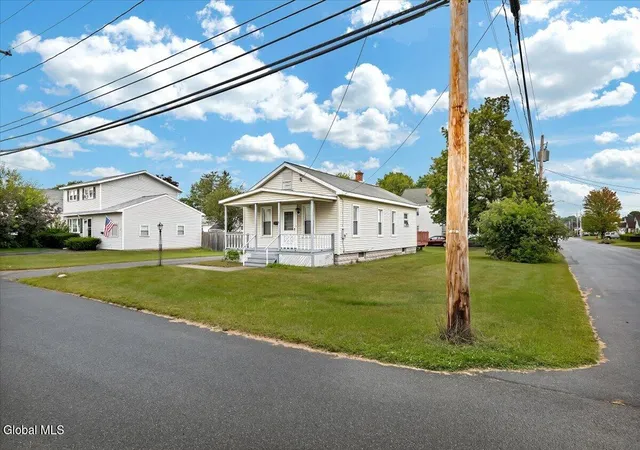 Photo 3 of Single family home for sale at 352 Melrose St, Schenectady, NY 12306 | MLS# 202625316 | Listing updated on 2026-09-07
