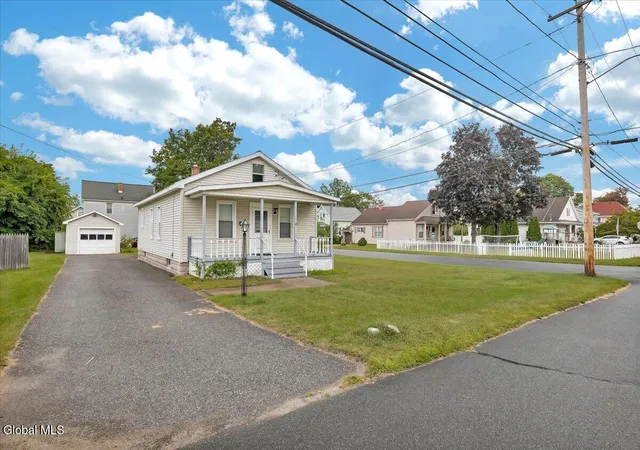 Photo 3 of Single family home for sale at 352 Melrose St, Schenectady, NY 12306 | MLS# 202625316 | Listing updated on 2026-09-07