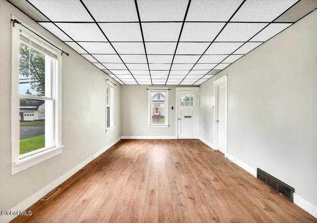 Photo 4 of Single family home for sale at 352 Melrose St, Schenectady, NY 12306 | MLS# 202625316 | Listing updated on 2026-09-07