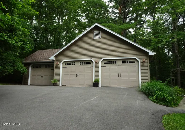 Photo 3 of Single family home for sale at 417 Overlook Dr, Hillsdale, NY 12529 | MLS# 202625294 | Listing updated on 2026-09-03