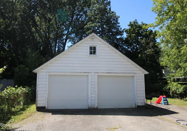 Photo 3 of Sale Pending at 31 Vley Rd, Schenectady, NY 12302 | MLS# 202625378 | Listing updated on 2026-09-15