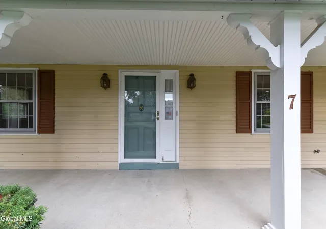 Photo 3 of Sale Pending at 7 Southcrest Dr, Clifton Park, NY 12065 | MLS# 202625387 | Listing updated on 2026-09-09