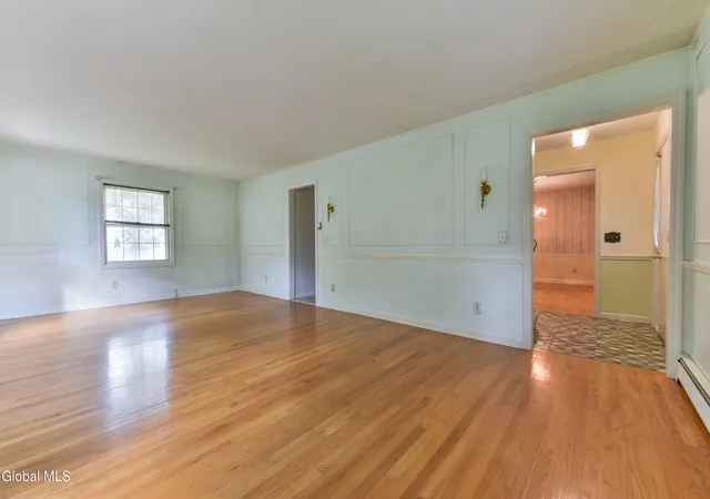 Photo 4 of Sale Pending at 7 Southcrest Dr, Clifton Park, NY 12065 | MLS# 202625387 | Listing updated on 2026-09-09