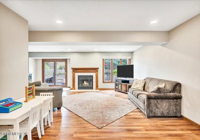 Photo 4 of Townhouse for sale at 4 Rusfield Dr, Glenmont, NY 12077 | MLS# 202625304 | Listing updated on 2026-09-13
