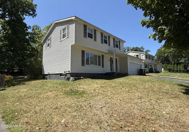 Photo 4 of Single family home for sale at 11 Wampum Dr, Saratoga Springs, NY 12866 | MLS# 202625346 | Listing updated on 2026-09-17