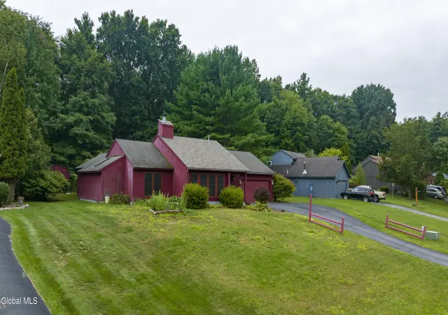 Photo 2 of Single family home for sale at 85 Meadow Rue Pl, Ballston Spa, NY 12020 | MLS# 202625661 | Listing updated on 2026-09-19