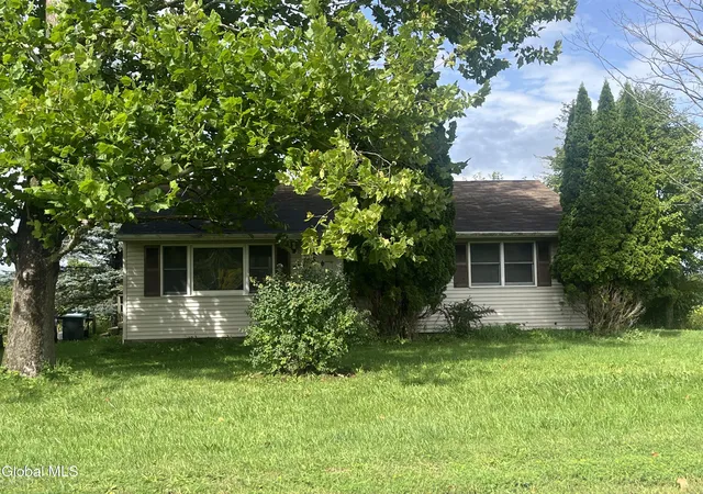 Photo 3 of Sale Pending at 1396 W Glenville Rd, Glenville, NY 12010 | MLS# 202625446 | Listing updated on 2026-09-10