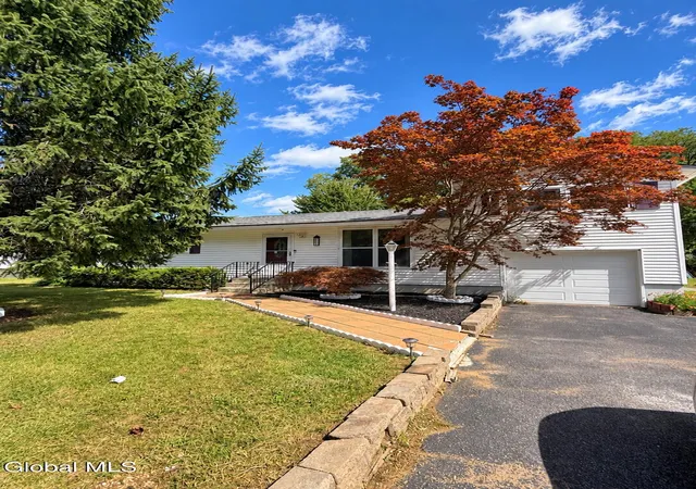Photo 2 of Single family home for sale at 261 Valley Rd, Schenectady, NY 12309 | MLS# 202625988 | Listing updated on 2026-09-13