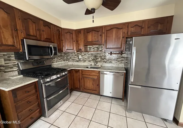 Photo 4 of Single family home for sale at 1152 Outer Dr, Schenectady, NY 12303 | MLS# 202625512 | Listing updated on 2026-09-19