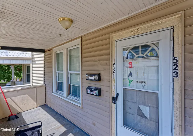 Listing Photo 4 - Condo for sale in building located at 521 Manhattan St, Schenectady, NY 12308