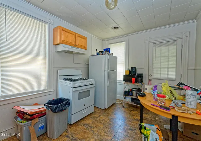 Listing Photo 5 - Condo for sale in building located at 521 Manhattan St, Schenectady, NY 12308