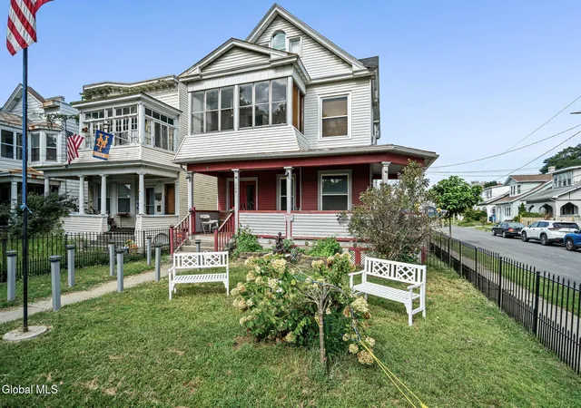 Photo 3 of Sale Pending at 264 Manning Blvd, Albany, NY 12206 | MLS# 202625736 | Listing updated on 2026-09-17
