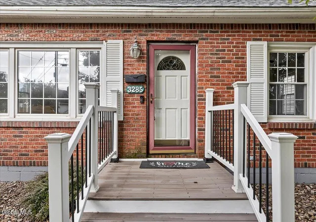 Photo 3 of Single family home for sale at 3285 Franklin St, Schenectady, NY 12306 | MLS# 202625471 | Listing updated on 2026-09-15
