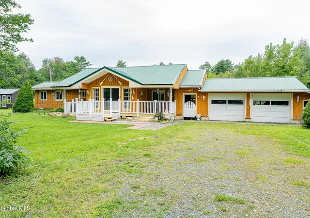Photo 2 of Single family home for sale at 612 Bunker Hl Rd, Mayfield, NY 12117 | MLS# 202625494 | Listing updated on 2026-09-05