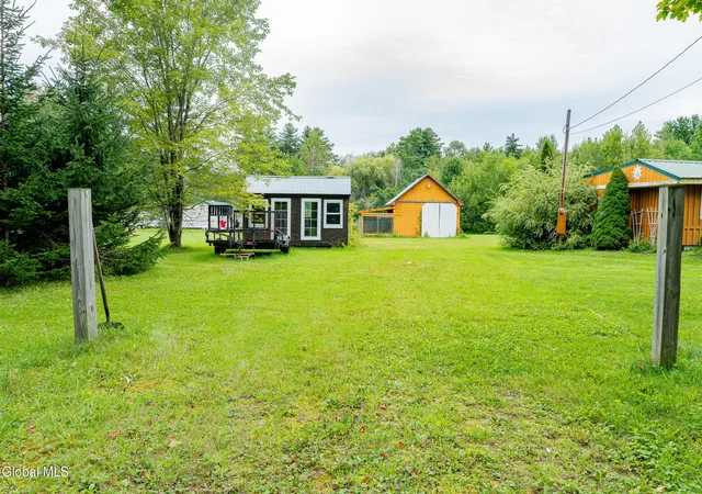Photo 4 of Single family home for sale at 612 Bunker Hl Rd, Mayfield, NY 12117 | MLS# 202625494 | Listing updated on 2026-10-12