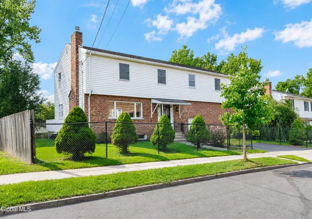 Photo 2 of Single family home for sale at 62 Slingerland St, Albany, NY 12202 | MLS# 202626038 | Listing updated on 2026-10-05