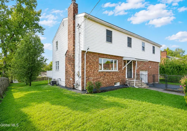 Photo 3 of Single family home for sale at 62 Slingerland St, Albany, NY 12202 | MLS# 202626038 | Listing updated on 2026-10-05