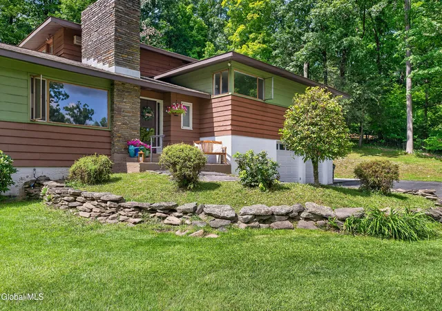 Photo 3 of Single family home for sale at 303 Terrace Rd, Schenectady, NY 12306 | MLS# 202626542 | Listing updated on 2026-09-28