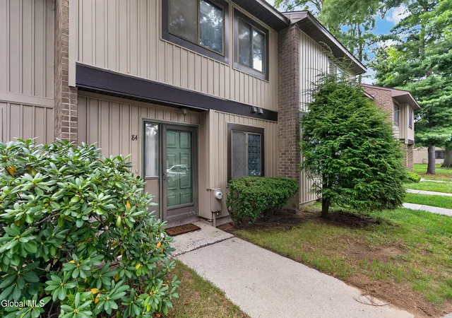 Photo 3 of Single family home for sale at 84 Crestwood Ter, Albany, NY 12203 | MLS# 202625434 | Listing updated on 2026-09-18