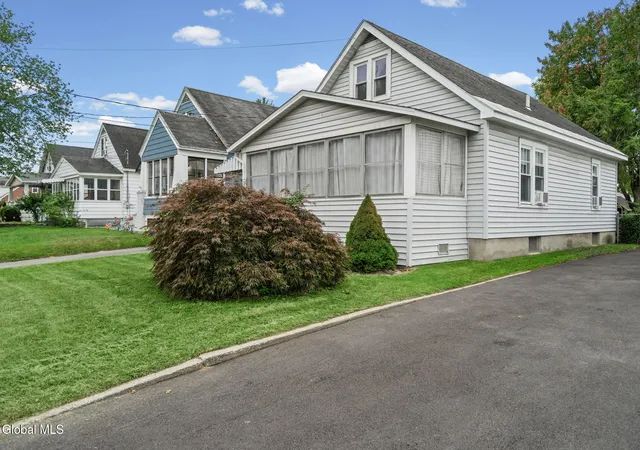 Photo 3 of Sale Pending at 3025 Edgewood Ave, Schenectady, NY 12306 | MLS# 202626569 | Listing updated on 2026-09-25