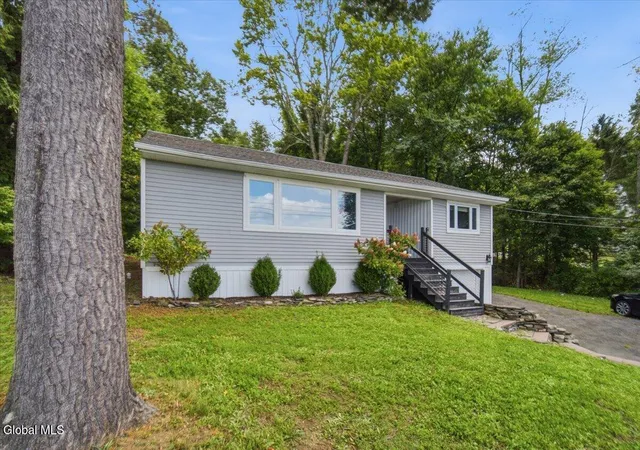 Photo 2 of Single family home for sale at 1142 Nys Rt 9p, Saratoga, NY 12866 | MLS# 202625625 | Listing updated on 2026-09-14