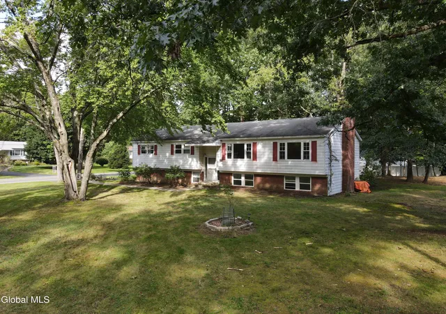 Photo 1 of Single family home for sale at 1 Torrero Dr, Clifton Park, NY 12065 | MLS# 202625623 | Listing updated on 2026-09-10