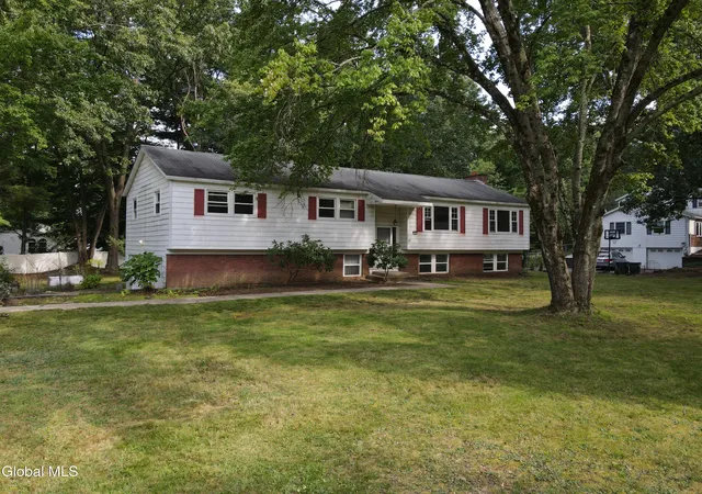 Photo 3 of Single family home for sale at 1 Torrero Dr, Clifton Park, NY 12065 | MLS# 202625623 | Listing updated on 2026-09-10