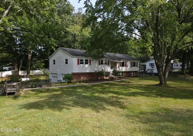 Photo 3 of Single family home for sale at 1 Torrero Dr, Clifton Park, NY 12065 | MLS# 202625623 | Listing updated on 2026-09-10