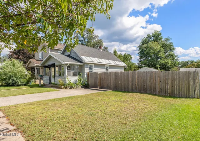 Photo 2 of Single family home for sale at 2206 William St, Schenectady, NY 12306 | MLS# 202625686 | Listing updated on 2026-09-15
