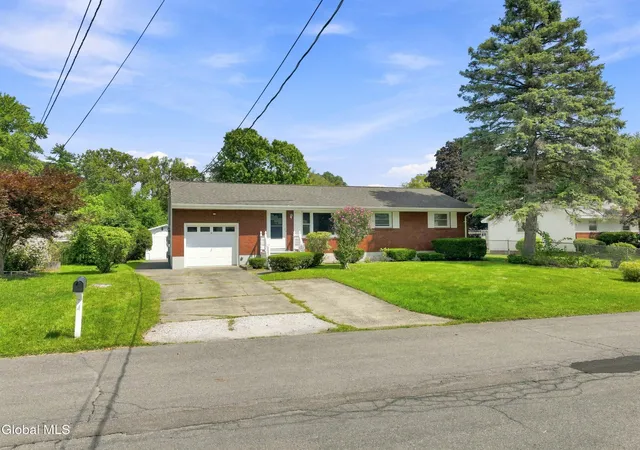 Photo 1 of Sale Pending at 4 Pettibone Dr, Colonie, NY 12205 | MLS# 202625640 | Listing updated on 2026-09-13